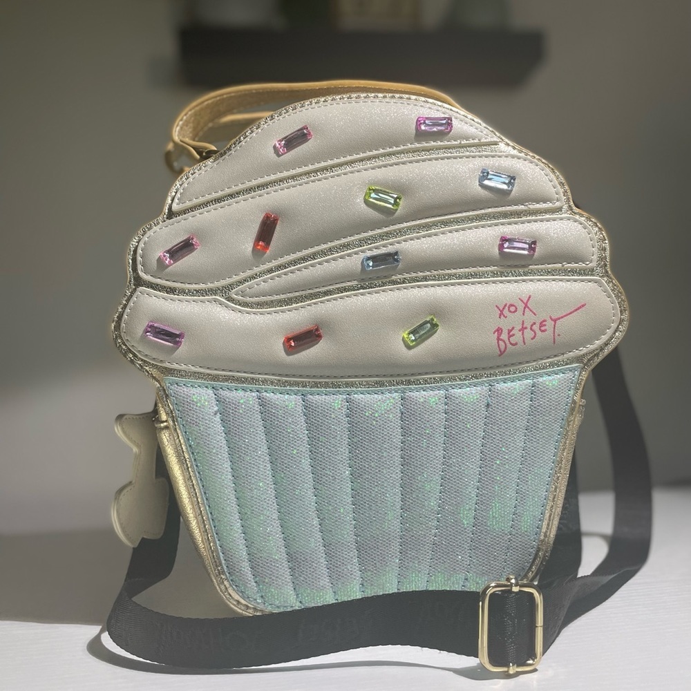 Betsy Johnson | Cupcake Lunchbox